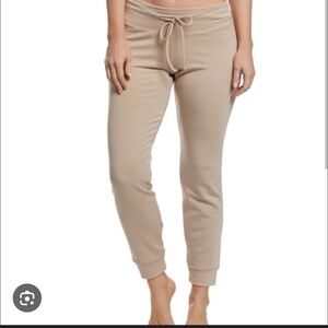 Beyond Yoga Lounge Around Cozy Fleece Jogger Sweatpants Tan Beige Nude Sand Sm